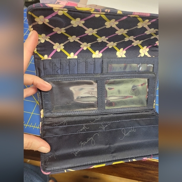 Vera Bradley Floral Patterned Magnet Closure Wallet 8 X 4 - Picture 4 of 12